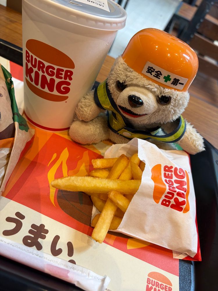 こっそりバーガーキング食べる
レタスとトマトがヨヨイのヨシ❗️