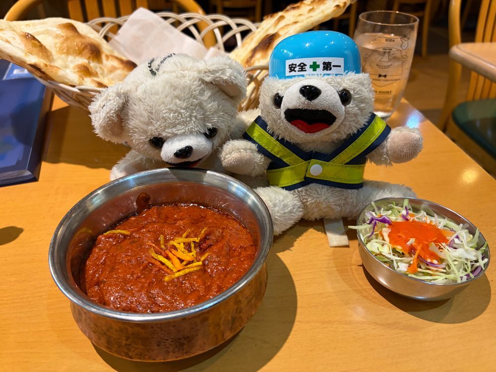 インドスペシャルカリー…❗️❗️
牛肉が入ってるけど…インドで…ヨシなのか…⁉️
まあ超絶美味だったからヨシ〜❗️❤️
(なお今回もナンのおかわりとマンゴーラッシーをサービスでもらったコグマ)