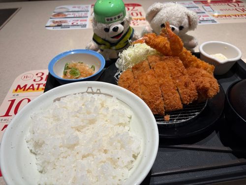 今夜のごはんはキャベツ❗️
大根おろしもついてるよ❗️❗️
野菜づくしでヘルシーなんだ❗️
