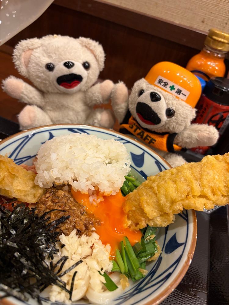 現ファとうどん食べに来たよ❗️
まずご飯を入れます