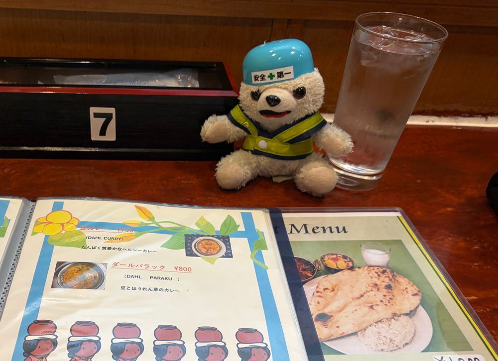 謎のサラダと、謎のスープヨシ❗️