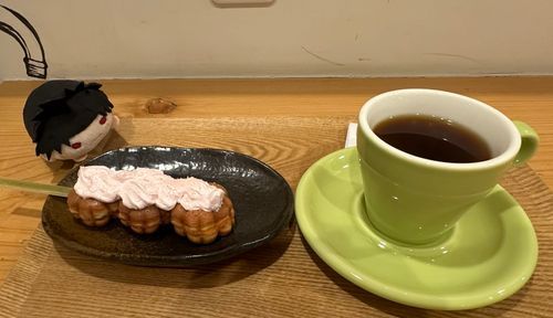 雨が降ってきたので、カフェで雨宿りです。
コーヒー美味すぎる！☕️
桜クリームのカステラも美味しかったです！