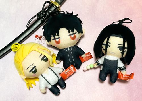 ガチャガチャのぬいをアレンジしました。
髪を切ったり、顎を引き締めたり、綿を足したりしてます。