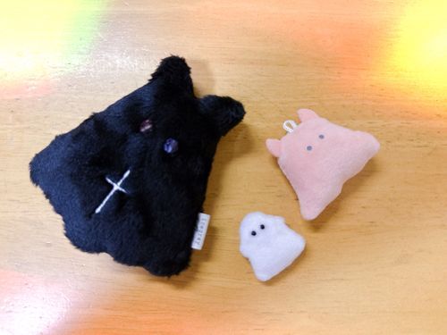 似た形のぬいぐるみを集めて撮りました。