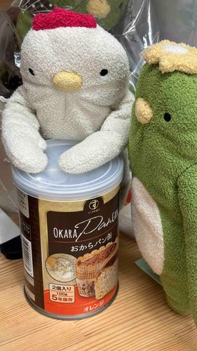 🐔「おからパンもらったしゃも」
🥒「たべる？」
🐔「まだたべないよ」