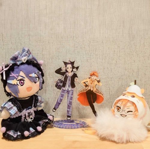 かしこまのアクスタきゃわいいね🧡
俺っちと一緒だ😉✌️
💜くんクロミちゃんコーデ似合ってるねん☺️