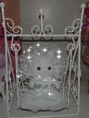 友達に作ってもらったボンネットが良く似合う.𖥔 ݁