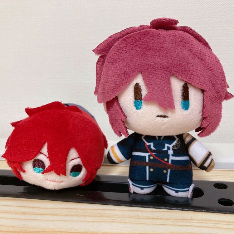 なんかこのおれ、くびがながくない……？
にまいめはたいしょうに、こがおまっさーじをしてもらったおれ！どう？かっこよくなった？