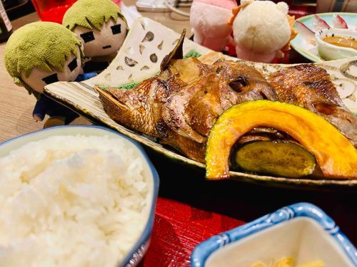 ...腹ごしらえ、だな。