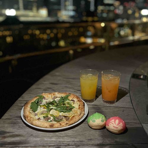テラスでピザ🍕たべたぜ😆🩷
