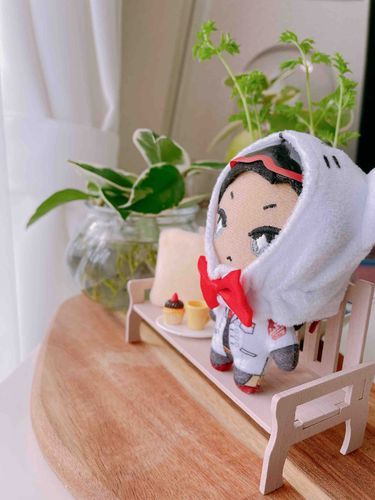 博士だ
世界中のぬいぐるみたちおはよう
日課の植物のお世話が終わったから
朝日を浴びながら綿をふかふかにしているよ
春が待ち遠しいね
