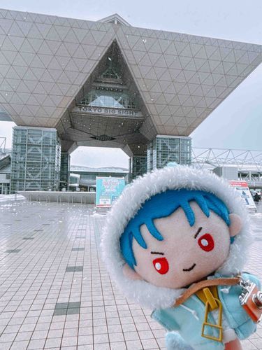 雪の中やってきたぜ！
ここに来たって事は新しい俺の服買ってくれるのか？