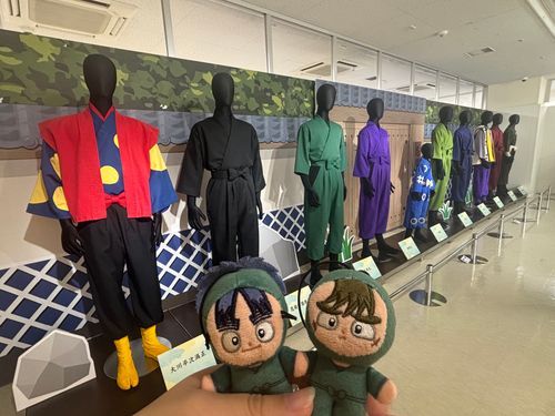 今日は衣装展を見てきたぞ！私たちの制服だな！