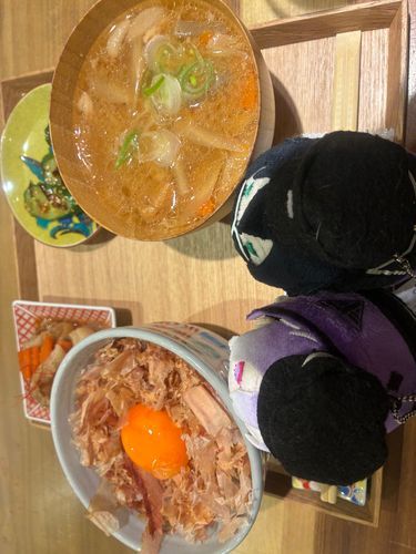 もち水心子「駅で食べた卵かけご飯定食」
もち清麿「豚汁があつあつで美味しかったね」
もち水心子「食べすぎなんだ…」