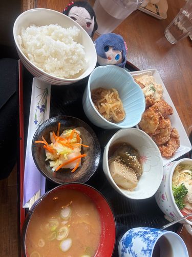 もち安定「主たち歌って踊る本丸の清光に会いに行くんだって」
もち清光「…俺がいるのに」
もち安定「だってアイツ極めたじゃん。お前まだだろ？」
もち清光「………。」