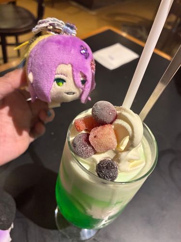 メロンクリームソーダってこういうものなんだね。