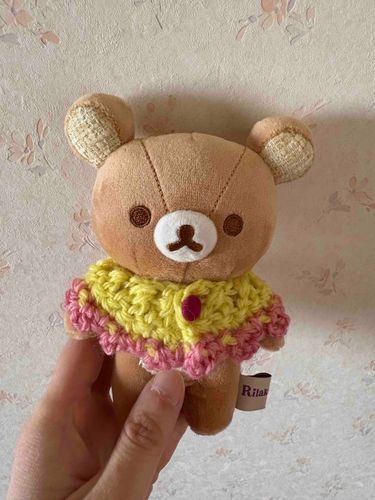 うおっちさんは不器用だから、うおっちさんママさんが春色のケープを編んでくれました。

似合いますか？

嬉しいです！