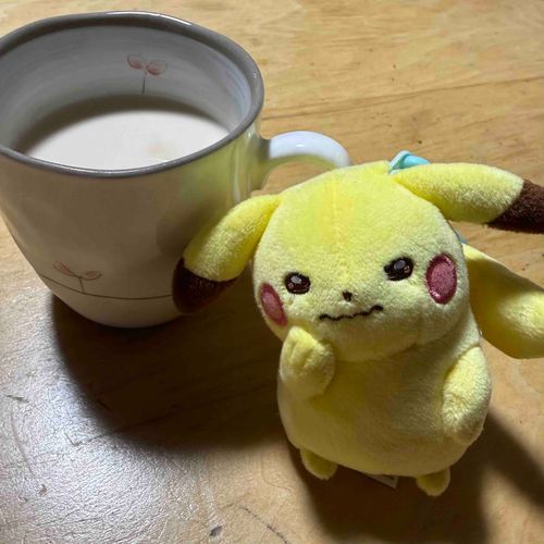 おはよう！
夕べはよく眠れたかな？

寒くなったから、朝は温かいカフェオレを飲んでぬくぬくするのがいいね。

よい一日を！みんな、みんな！