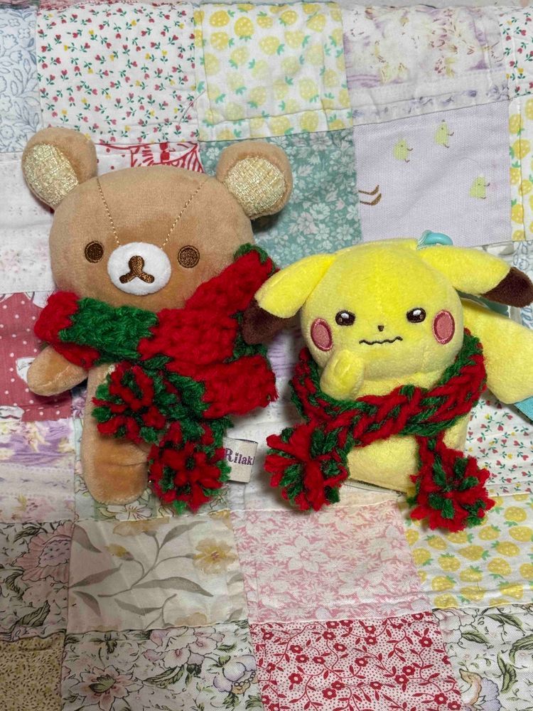 うおっちさんママさんが、クリスマスカラーのマフラーを編んでくれましたよ！

もふもふあったか、嬉しいです！

2枚目は、ビビと一緒にパチリ。
双子コーデです！