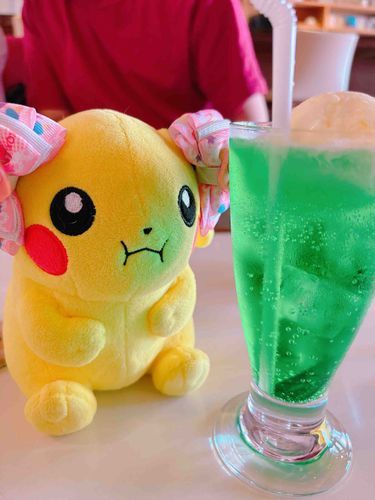 今日のおやつはメロンクリームソーダです⚡️