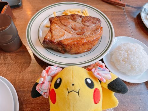 大きなお肉を食べました⚡️