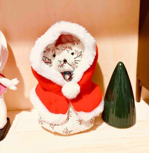 ねこです。
クリスマス、始めました🎅
隣は抽象化されたクリスマスツリーだよ🎄