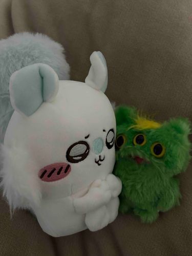 もふもふ　ぐあい　は　みどりの　ほうが　うえ… かも…
どこから　か　らいばる　しゅつげん…