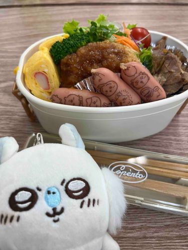 よく見るとウインナーの所にいるゾ！🍱