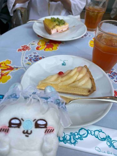 桃のタルトだゾッ！ピーチティーもウマッ！🍑
