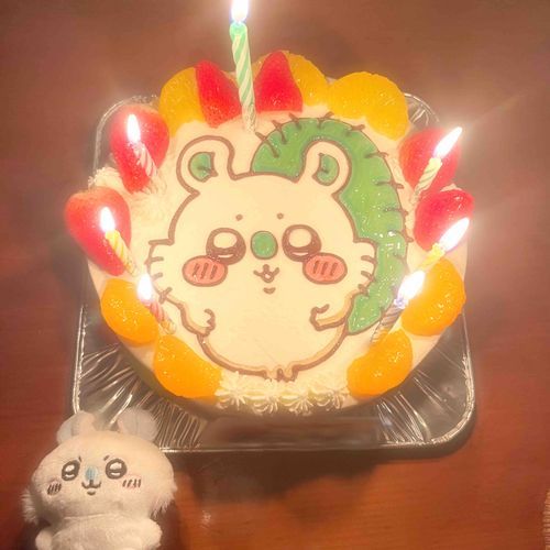 今日は主の誕生日だったゾ！ケーキもまぁまぁだナッ！！褒めてやるッ！🎂
