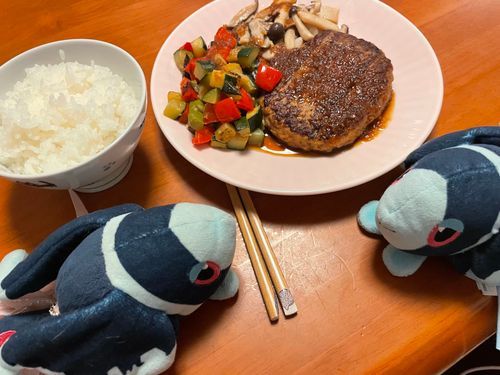 グリル野菜しか許せない身体になった

はんばーぐ！ その つけあわせの ぐりるやさいと きのこの ばたーそてーだよ
そして つやつやの はくまい

ぐりるやさいが… ものすごく おいしいんだ
もう つけあわせは これしか かんがえられないよ…