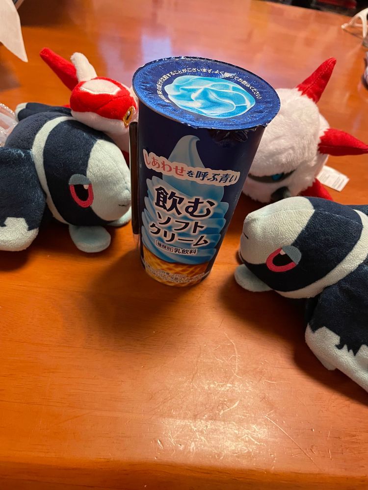 それでこれが昨日のお茶会なんだけどね
☕️\_(・ω・`)
みんな! きのう(6/30)から、 ろーそんさんの しあわせをよぶあおいふぇあ だい2だんが はじまったんだよ!💎🩵💎
こんかいは のむ そふとくりーむを げっと! そとみ だけだと、 わからないけど しっかり あおいろなんだよ!
がーでんてぃーさんの れもんぐらすばたふらいぴーと いっしょに… あおい のみもの ぱーてぃだね!💙
ただ おなかが たぷたぷに なるから できれば もう のみもの×のみもの は やめようと おもう…😌