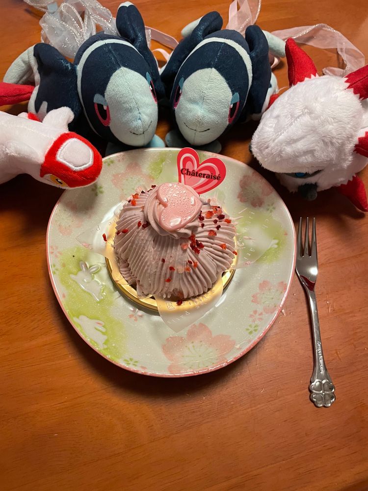 かなしい

ぼくたち なんか おなかいっぱいで よるごはん そんなに たべられなかったね
この ぶつりょう……
この ぼくでも びっくりしちゃったもん

はしっこの ほうで かわいい けーき たべてるね…😌