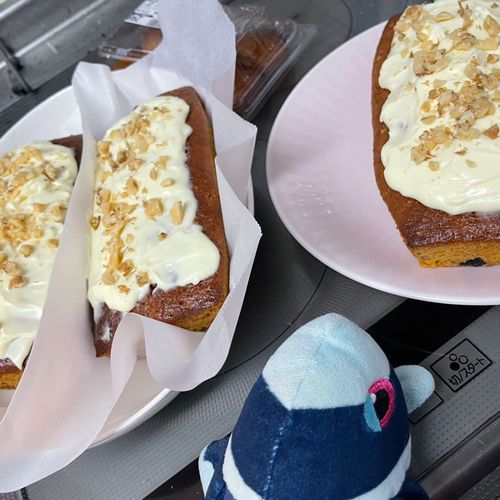 けついの にんじんケーキ

あしたから また だいじな いっしゅうかんが はじまる…
だから、 また トレーナーさんと にんじんの けーきを  やいたんだ🥕

ぼくたち こんどこそ のりこえようね