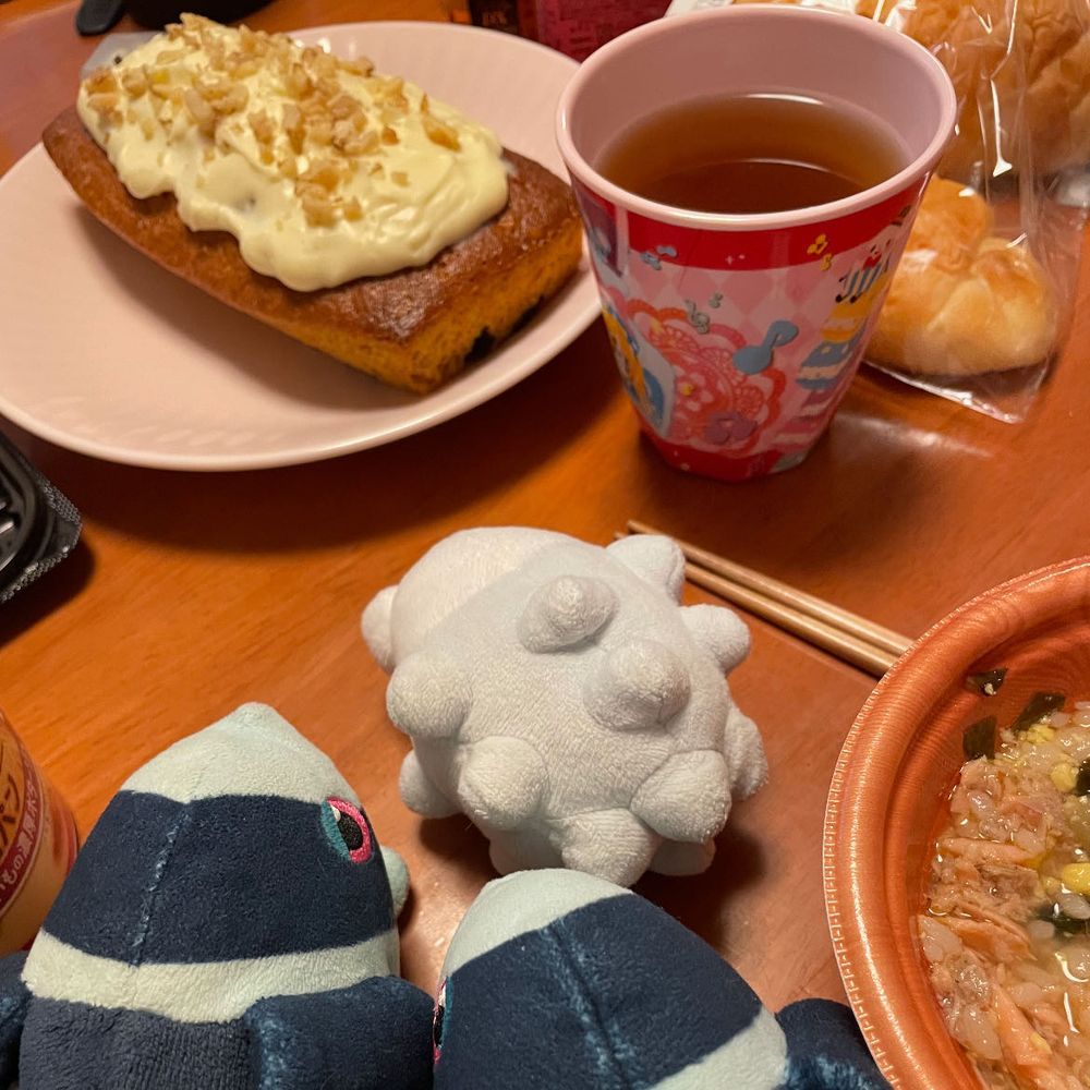 けついの にんじんケーキ

あしたから また だいじな いっしゅうかんが はじまる…
だから、 また トレーナーさんと にんじんの けーきを  やいたんだ🥕

ぼくたち こんどこそ のりこえようね