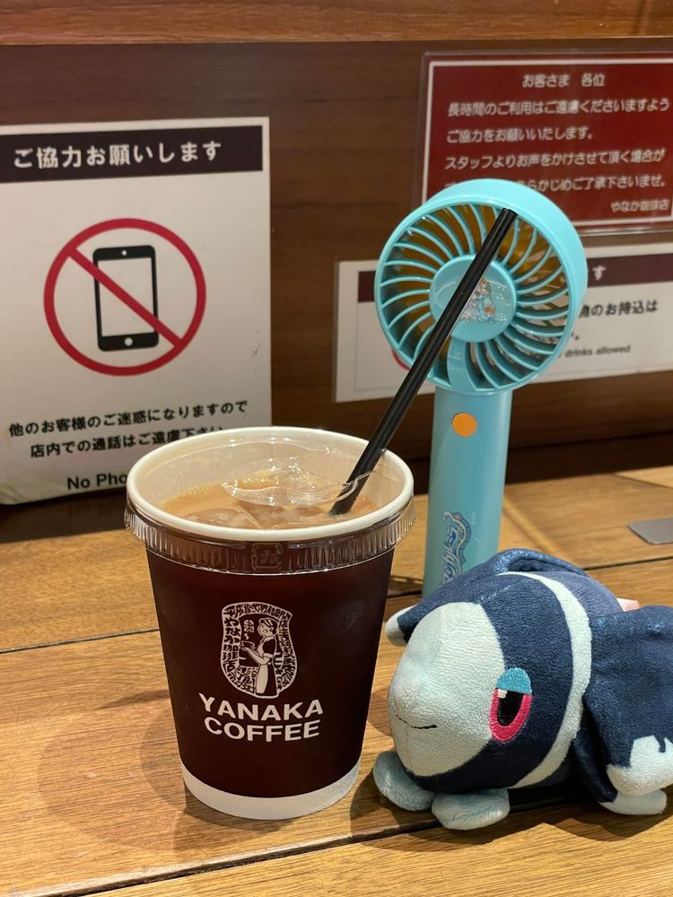 8月1日のレポート 2
しんじゅくぴかでりーさんで かいさいされた、 ぽけみくらいぶの おうえんじょうえいに さんかしてきたんだ!✨️
ぼくたち ぺんらいとを ふりふり、 みんなで おおもりあがり…🥹🪄
かみがかった えんしゅつとか みくちゃんとか ポケモンたちの げんきいっぱいな おんがくの かずかずに
あちこちから あがる ひめい かんせい かんしゃの こえ…
たのしくて しあわせ…🫠
ぶるーれいが とどいたら また みるよ…
そして かえりの でんしゃで あまりの あつさに だうんした ぼくたちは
おあしすを もとめて、 のりかええきの やなかこーひーさんで だいすきな はちみつみるくこーひーを のむのだった…😵💫