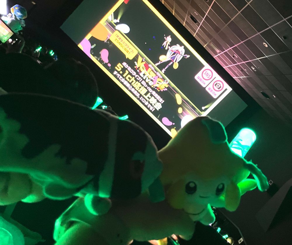 8月1日のレポート 2
しんじゅくぴかでりーさんで かいさいされた、 ぽけみくらいぶの おうえんじょうえいに さんかしてきたんだ!✨️
ぼくたち ぺんらいとを ふりふり、 みんなで おおもりあがり…🥹🪄
かみがかった えんしゅつとか みくちゃんとか ポケモンたちの げんきいっぱいな おんがくの かずかずに
あちこちから あがる ひめい かんせい かんしゃの こえ…
たのしくて しあわせ…🫠
ぶるーれいが とどいたら また みるよ…
そして かえりの でんしゃで あまりの あつさに だうんした ぼくたちは
おあしすを もとめて、 のりかええきの やなかこーひーさんで だいすきな はちみつみるくこーひーを のむのだった…😵💫