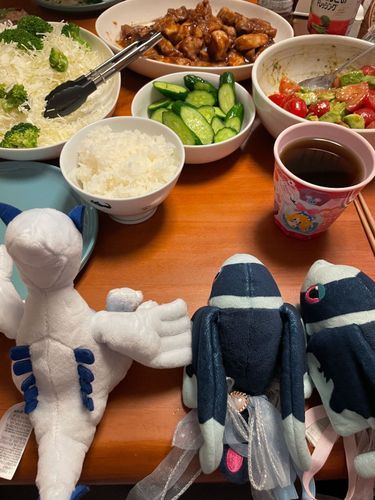 えげつないほど食べやすいトンテキ

とんてきの ぐろーぶかっとって あるよね
ぼくたちの おうちでは、 すこしだけ まえから たべやすさを じゅうしした きりかたに かわったんだけど

ぼく たべやすすぎるのも どうかと おもうことがあって
たべすぎちゃうかな って……🤔
あの ちょっとした むずかしさは しょくが すすみすぎるのを おさえるために あったんだね…