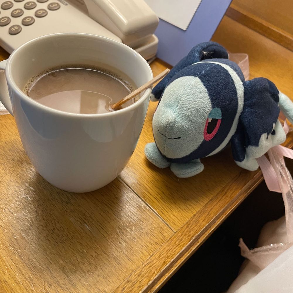 おはよう！

おはようの もーにんぐこーひーで かんぱいだ〜☕️
め さめろ さめろ〜！！