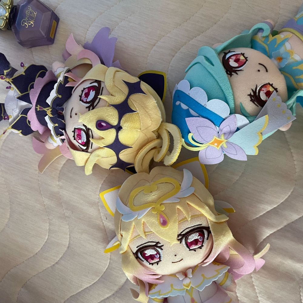 私が2人居たって良い…平成11年だものね

🔮 はこの中のプリキュア… いち にの さん の 合図で 武器を捨てて 出てきなさい…
エクレールは… 危ないからちょっと下がってて

いち にの………  惨ｯ 🫧

⚜️ｸﾚｱｰｰｰｰｰｰｰｯ😣（ホワイトムスクを喰らうキュアアルカナの絵文字）

🔮 これは洗礼なの ご苦労
私は怪盗のﾓﾘｱﾙﾙｶ こっちはエクレール ただのかわいい女の子よ あなたは？

⚜️ｸﾚｱ…🙇‍♀️

🔮 あなたもﾓﾘｱﾙﾙｶっていうのね
じゃあとりあえずアイスよ 来なさい
ﾓﾘｱﾙﾙｶにはアイス って よく言うでしょ

⚜️ ｸﾚｱ~☺️🫶