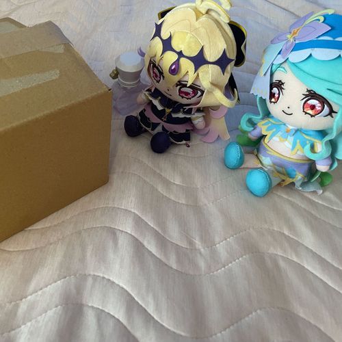 私が2人居たって良い…平成11年だものね

🔮 はこの中のプリキュア… いち にの さん の 合図で 武器を捨てて 出てきなさい…
エクレールは… 危ないからちょっと下がってて

いち にの………  惨ｯ 🫧

⚜️ｸﾚｱｰｰｰｰｰｰｰｯ😣（ホワイトムスクを喰らうキュアアルカナの絵文字）

🔮 これは洗礼なの ご苦労
私は怪盗のﾓﾘｱﾙﾙｶ こっちはエクレール ただのかわいい女の子よ あなたは？

⚜️ｸﾚｱ…🙇‍♀️

🔮 あなたもﾓﾘｱﾙﾙｶっていうのね
じゃあとりあえずアイスよ 来なさい
ﾓﾘｱﾙﾙｶにはアイス って よく言うでしょ

⚜️ ｸﾚｱ~☺️🫶