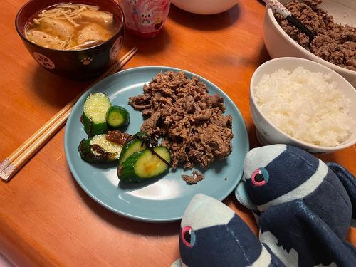 牛しぐれ煮がちょっとあると食卓はすごく幸せになる

せるふで のせる たいぷの ぎゅうしぐれに！
すきなだけ のせて たべられちゃうね

ひらひらねぎの つみれすーぷは… えのきを なかまにして ばーじょんあっぷ！
おいしすぎて おかわりしちゃった…🥺