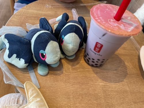 貢茶は秋の季語になり得るとおもう

ごんちゃさんで たろみるくたいむ！
もったり… でも すっきりした あまみの たろみるくが だいすき！

せっかくなら きせつげんていの ぶどうあじを おのみよ って？
いや… その つもり だったんだけど やっぱり これが のみたくなっちゃって…😣