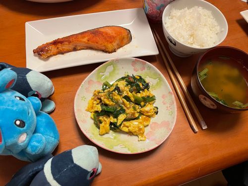 昨日のご飯が通ります 失礼します

さいきょうやき！ にらたま！ ほうれんそうの おみそしる！ はくまい…☺️
みんな ごはんと なかよしの おかず おーるすたー… おはしが おおいそがし だったよ！