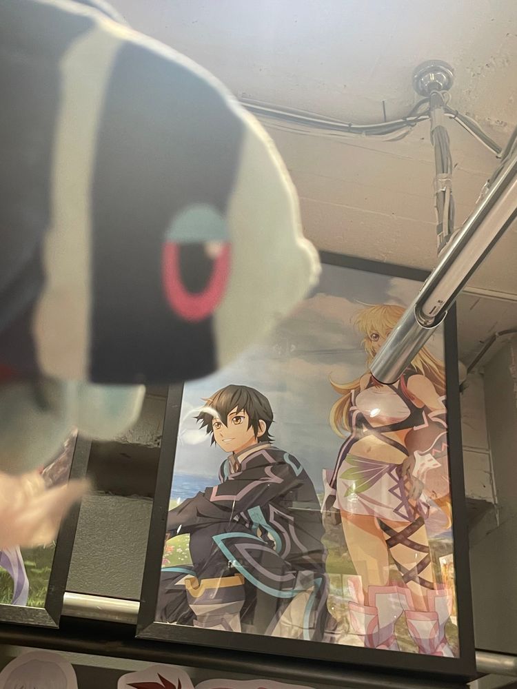 ufotableかふぇに きたよ①

ufotable(ゆーふぉーてーぶる)かふぇに やってきた！
いま ここでは トレーナーさんが ちゅうがくせいの ころから だいすきな げーむ…
ているずおぶしりーずの こらぼかふぇが 
かいさいちゅう！
ろいどさんと これっとさんたちが おでむかえ！ こんにちは！

じゅーどさんと みらさんも いる！
どうしよう みらさんが うまく うつらないよ〜😢
せいれいの おうさま だもんね そんなこと
も あるか…

つめたそうな あったかそうな ふしぎな こーひーも いただいたよ👼