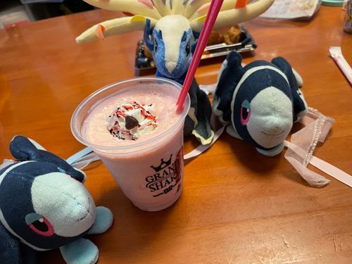 ポーションってエナドリみたいなものだから

トレーナーさんが きのうの よるから おねつで ぴんちだ！
だから きょうの おちゃの じかんは…
さーてぃわんさんの すうぃーとらぶぽーしょんさーてぃわんしぇいく⚗️
つめたい しぇいくで からだを ひやして げんき かいふくだ！
ぽーしょん って おくすり って ことだよね きっと げんきに なるよ
あまずっぱくて くりーみーで おいしかったね！
