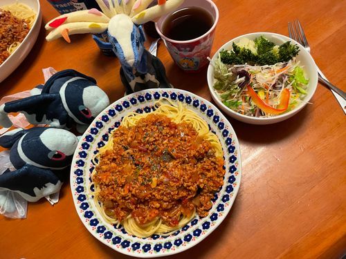 突撃きのうの晩ごはん

※さくばんの ばんごはんの しょうかいと なっております ごりょうしょう ください

はつの こころみ！ 
みーとそーすぱすたに すあげの なすが はいった…
とろとろなすの みーとそーすぱすた！🍝
なすが かんじゅくで… もう おいしすぎて… みの きけんを かんじたよ…

ぼく… なすに なっちゃいそう…😢