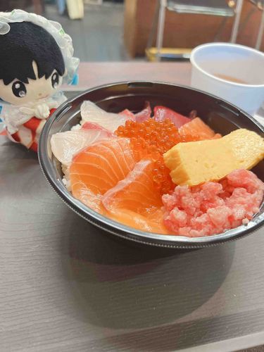 夏だ！海だ！海鮮丼だ〜〜🐟🐟