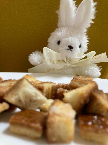 きょうのおやつはしょくパンでつくったラスクなんだー！
あまくてカリカリでおいしいの！