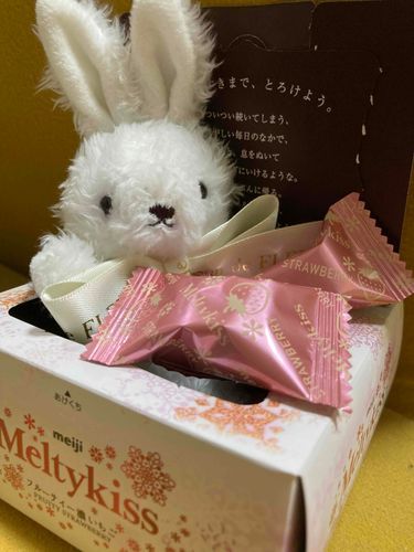 きょうのおやつ。
さきにあじみしてたの。
あまくてすっぱくておいしーの！